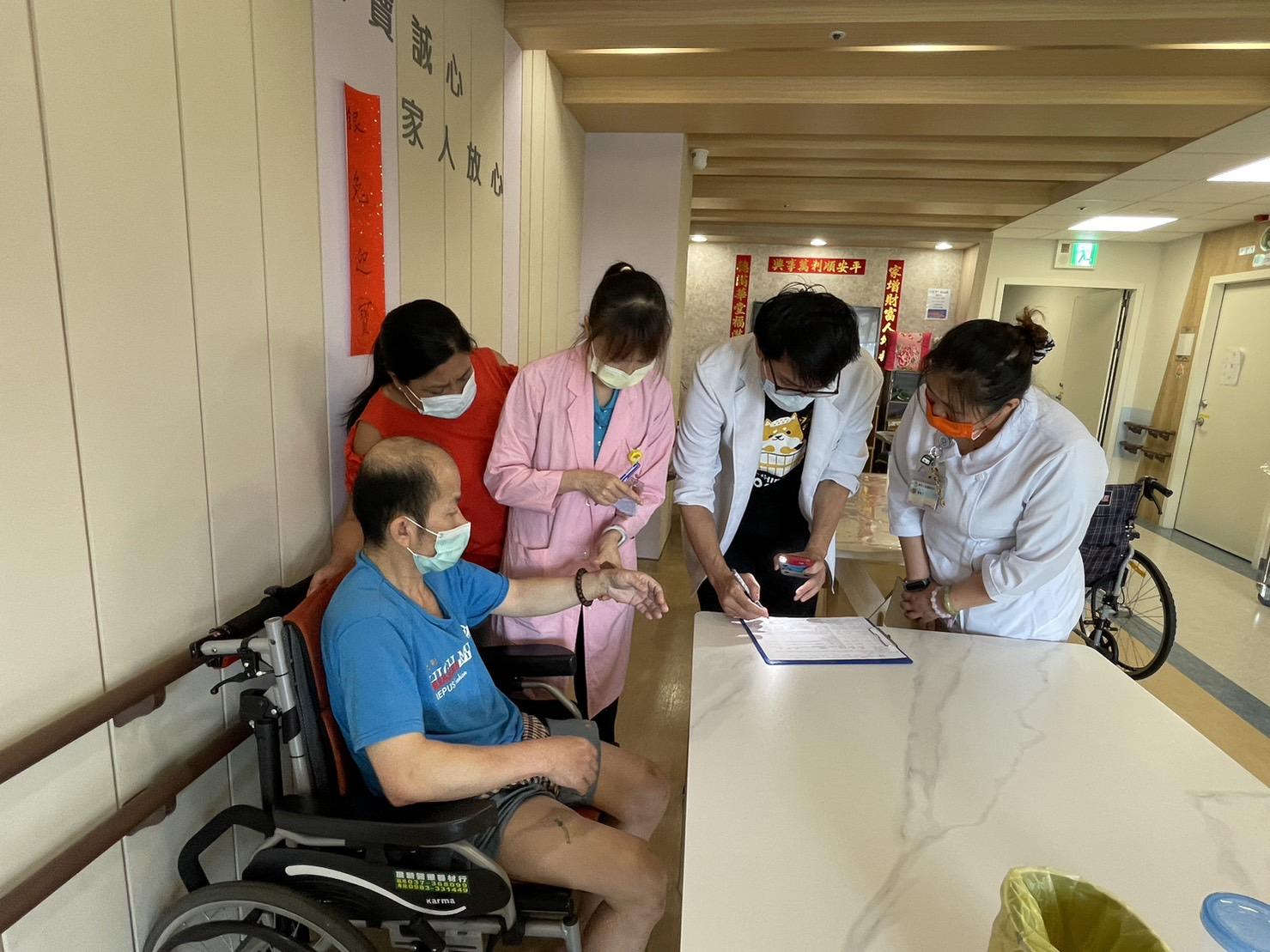 銀寶長照社團法人私立後龍住宿長照機構-巡迴醫生前來